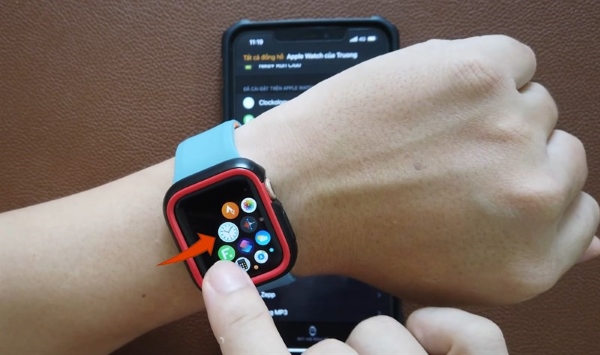 Kiểm tra trên Apple Watch xem ứng dụng Clockology đã có hay chưa