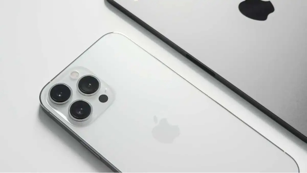 iPhone 13 Pro Max cập nhập phiên bản iOS 16.2 khiến màn hình máy bị lỗi