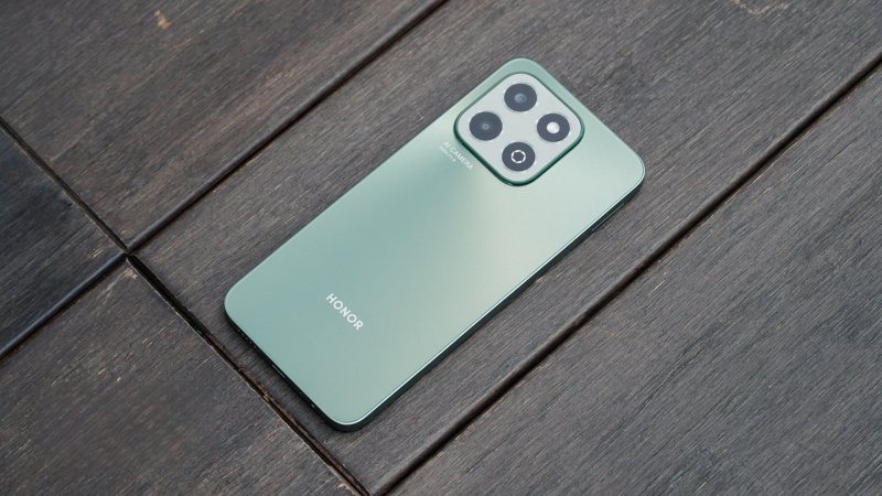 HONOR X6c sở hữu thiết kế mặt lưng giả kính bóng bẩy