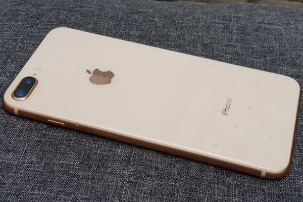 iPhone 8 Plus với thiết kế nút Home vật lý tích hợp Touch ID